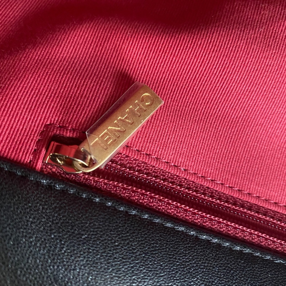 Chanel 19 Maxi Black Lambskin - Picture 10 of 13